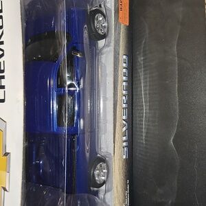 NORSCOT 1/24 BLUE 2014-15 CHEVY SILVERADO Z71 TRUCK NEW IN BOX